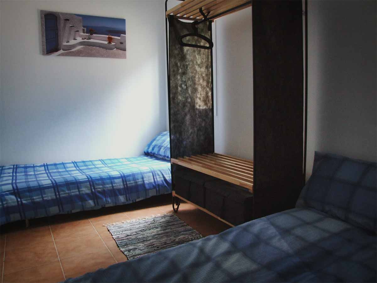 Accommodatie Foto van de slaapkamer in de Riverside Finca met een eenpersoons- en tweepersoonsbed