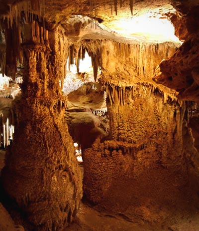 Attracties Foto in de Coves Meravelles in Benifallet met enkele stalagtietformaties