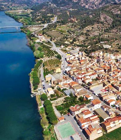 Nearby Attractions Aerial photo of the tranquil village of Benifallet on the Ebro River